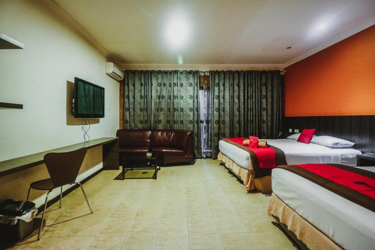 RedDoorz Plus near Jambi Prima Mall Exterior foto